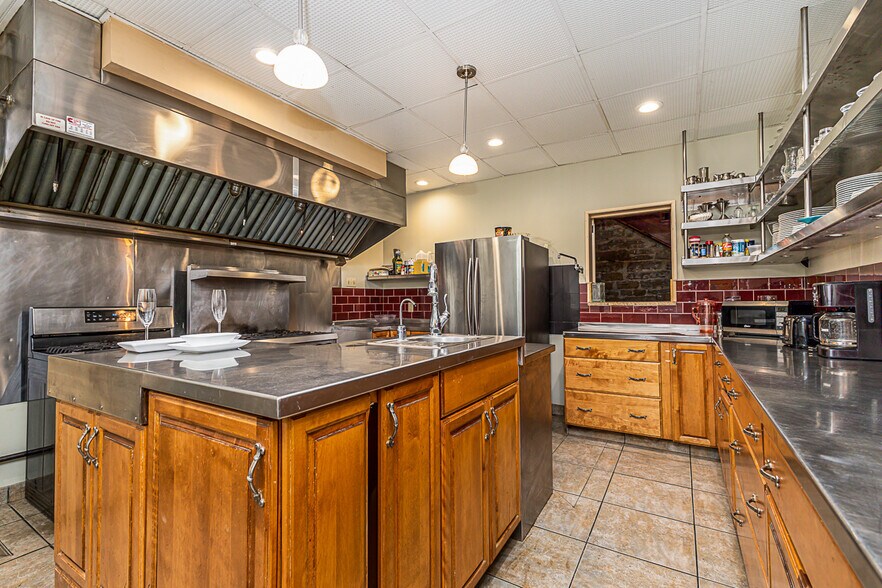 More Photos Of 399 Sinsinawa Ave, East Dubuque Specialty For Sale