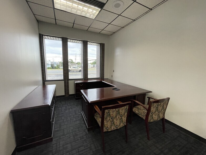 More Photos Of 6701 Davis Hwy, Pensacola Bank For Sale