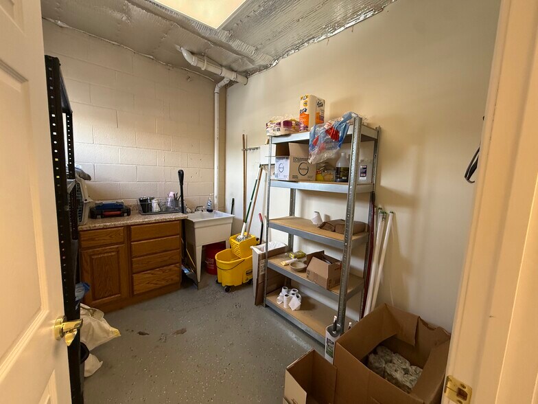 More Photos Of 206 S Church St, Union Office For Sale
