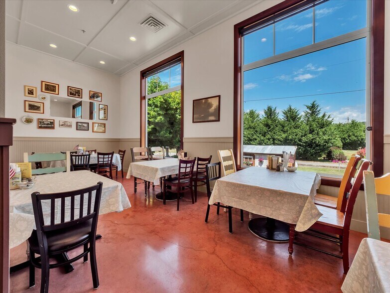 More Photos Of 1421 Pioneer Hwy, Stanwood Restaurant For Sale