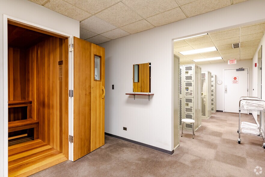 More Photos Of 2700 S River Rd, Des Plaines Office For Lease