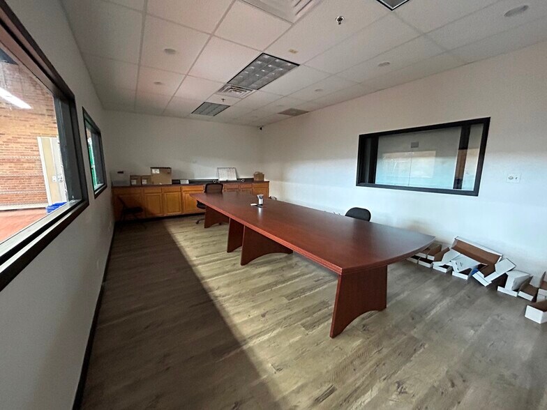 More Photos Of 1419 W Carroll Ave, Chicago Light Distribution For Lease