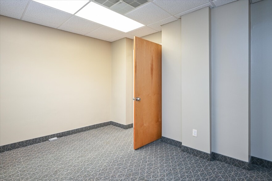More Photos Of 287 Andrews St, Rochester Medical For Sale