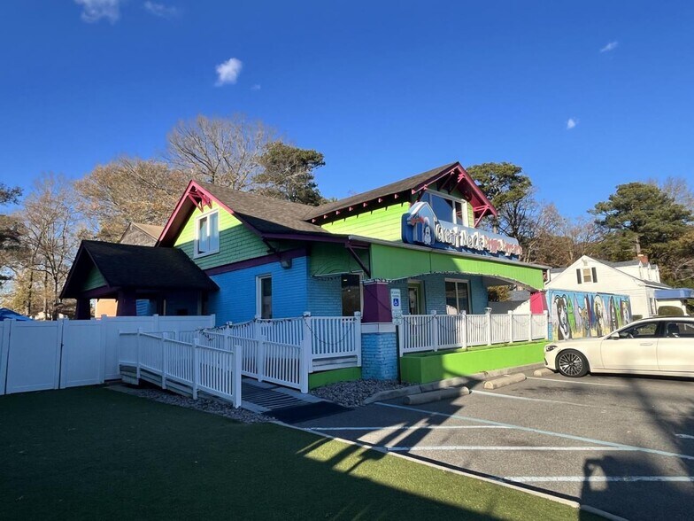 More Photos Of 2220 Laskin Rd, Virginia Beach Freestanding For Sale