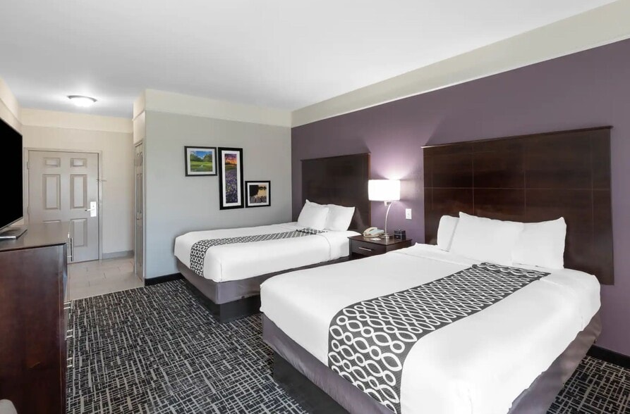 More Photos Of 910 State Highway 35 N, Port Lavaca Hotel For Sale