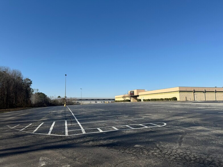 More Photos Of 400 Direct Connection Dr, Rossville Freestanding For Lease