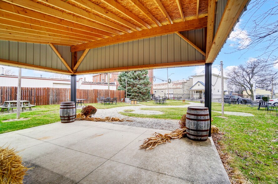 More Photos Of 105 E Liberty St, Arlington Restaurant For Sale