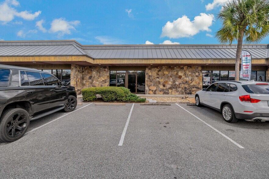 More Photos Of 567 Avenue K SE, Winter Haven Office For Sale