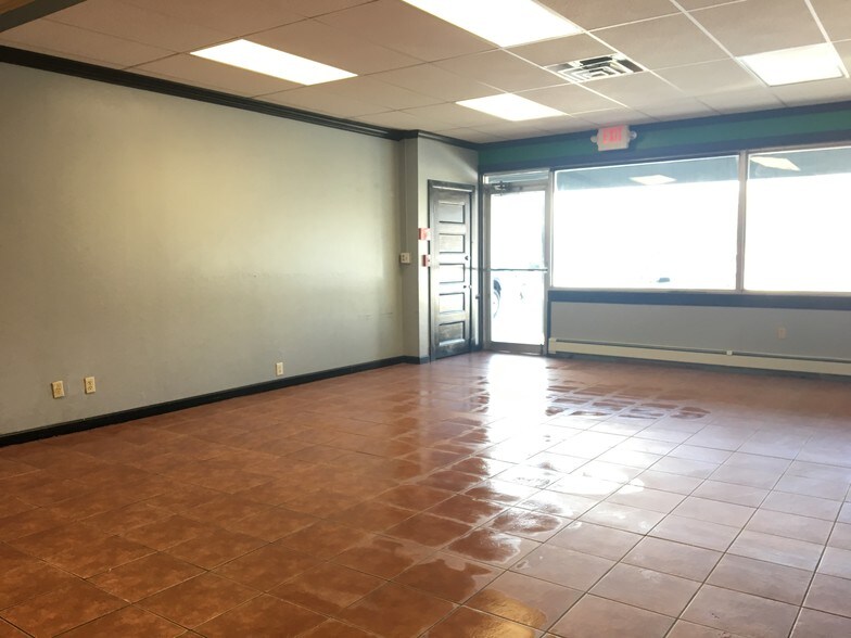 More Photos Of 426 US Route 1, Scarborough Storefront Retail Office For Lease