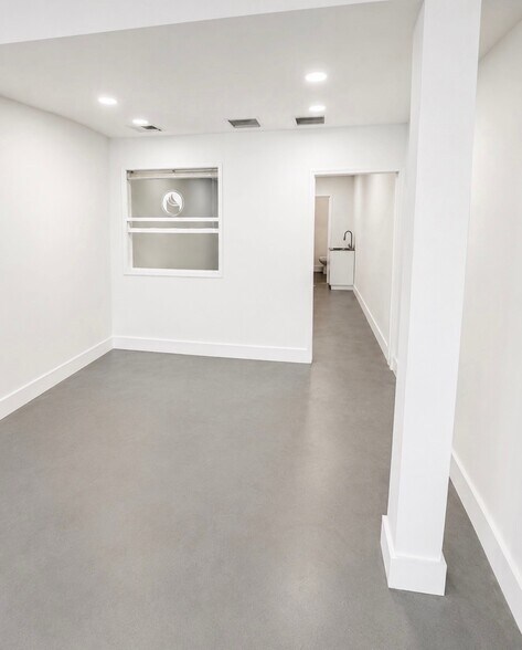 More Photos Of 29 S J St, Lake Worth Office For Lease