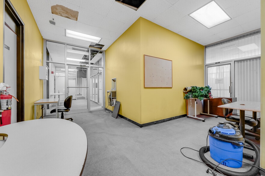 More Photos Of 214 Merchant St, Fairmont Bank For Sale