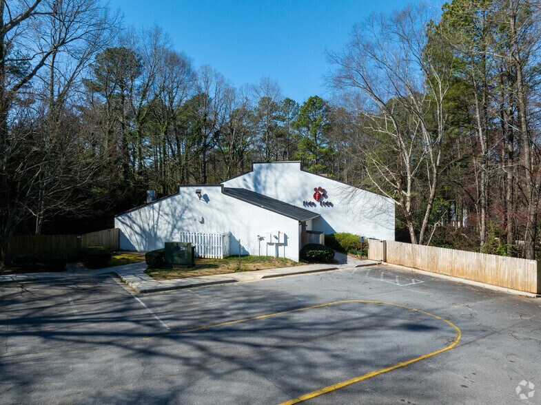More Photos Of 9330 Nesbit Ferry Rd, Alpharetta Daycare Center For Sale