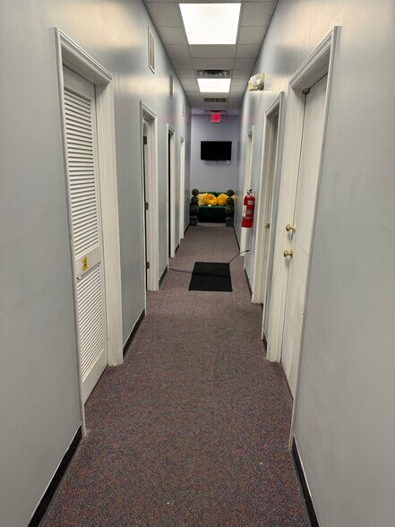 More Photos Of 259 Venture Dr, Smithfield Freestanding For Lease