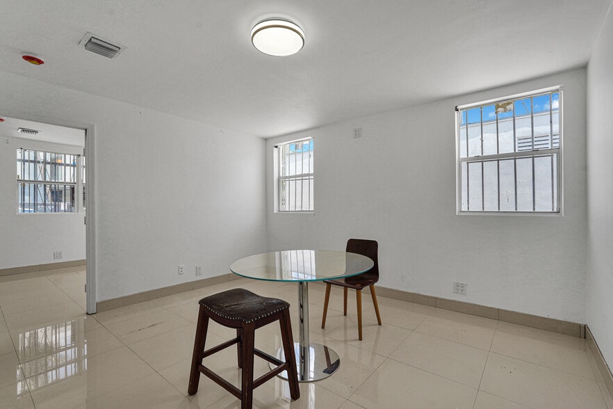 More Photos Of 7525 NE 3rd Pl, Miami Warehouse For Lease