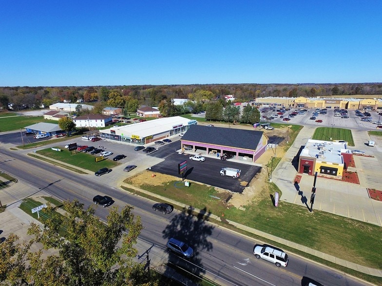 Primary Photo Of 1302 E Main St, Robinson Storefront For Lease