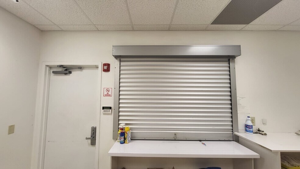 More Photos Of 838 E Grand St, Elizabeth Supermarket For Lease