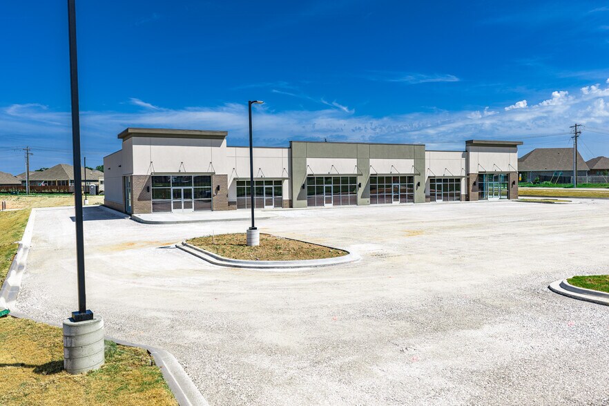 More Photos Of 10514-10524 E AR 72 Hwy, Pea Ridge Showroom For Lease