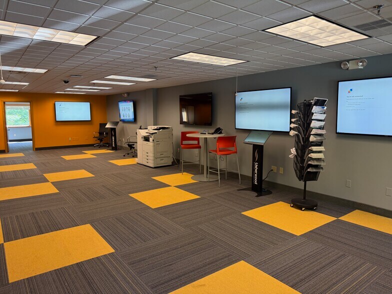 More Photos Of 30 Airport Rd, West Lebanon Office For Lease