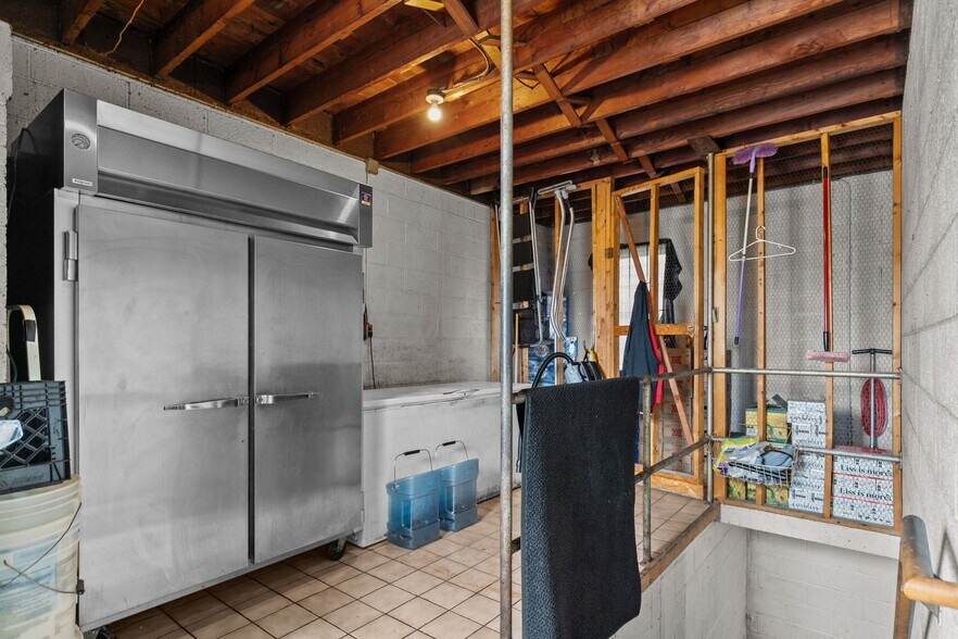 More Photos Of 1101 W North Ave, Little Chute Restaurant For Lease