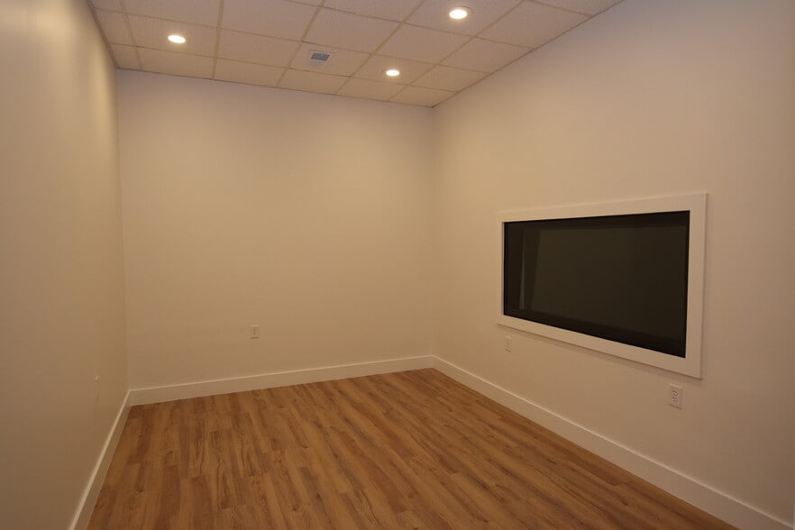 More Photos Of 6128 Brookshire Blvd, Charlotte Light Distribution For Lease