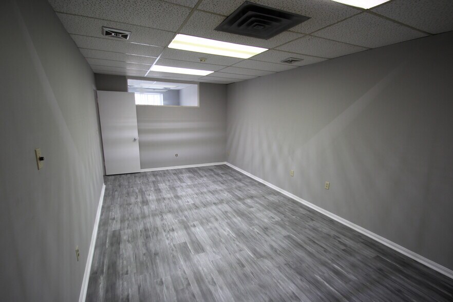 More Photos Of 799 N Court St, Medina Office For Lease