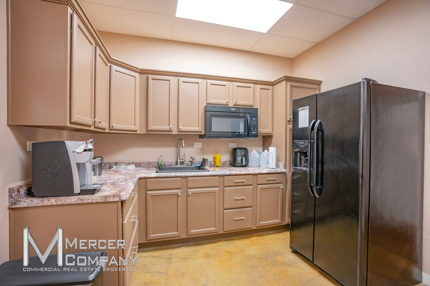 More Photos Of 601 Burlington Rd, Saginaw Warehouse For Lease