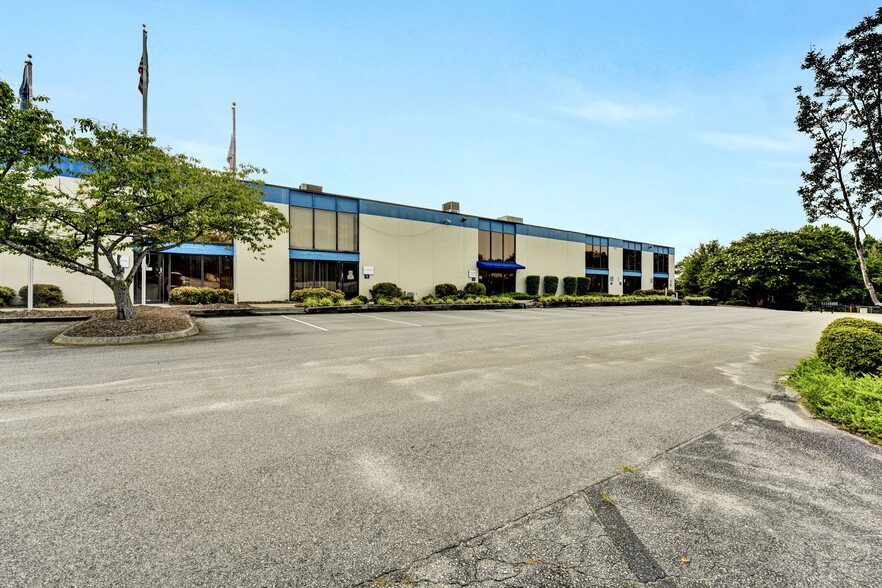 More Photos Of 135 Interstate Blvd, Greenville Flex For Lease