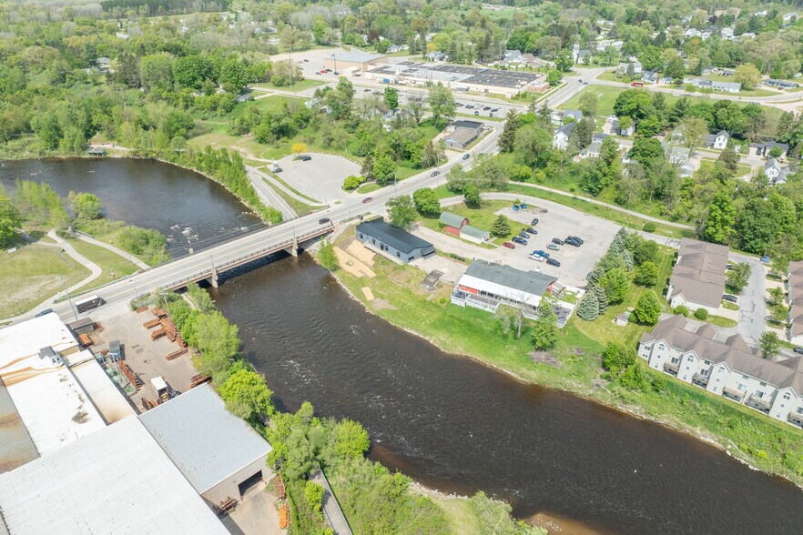 More Photos Of 226 Baldwin St, Big Rapids Light Distribution For Sale