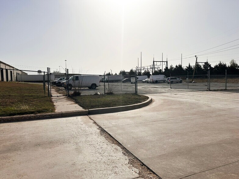 More Photos Of 6420 S Air Depot Blvd, Oklahoma City Manufacturing For Sale