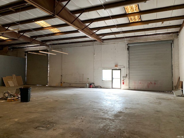 More Photos Of 1010 Park Ct, Safety Harbor Warehouse For Lease