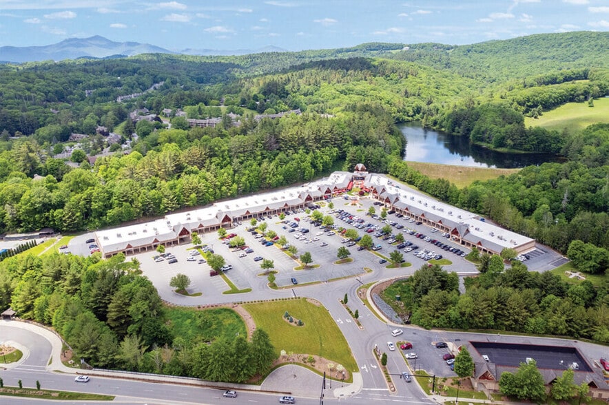 More Photos Of 278 Shoppes on the Parkway Rd, Blowing Rock Unknown For Lease
