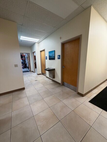 More Photos Of 4498 Vineland Rd, Orlando Flex For Lease