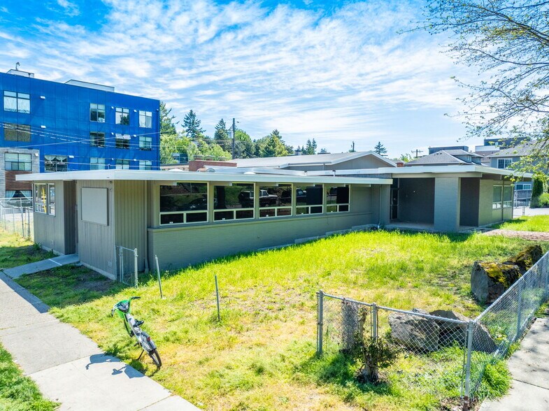 More Photos Of 4800 40th Ave SW, Seattle Freestanding For Lease