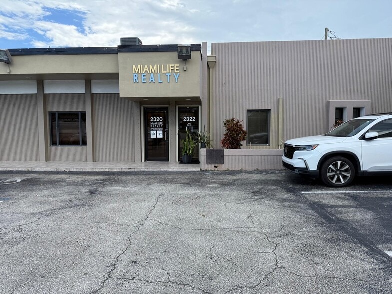 More Photos Of 2316-2318 Hollywood Blvd, Hollywood Office For Lease