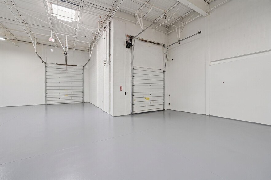 More Photos Of 10410-10426 163rd Pl, Orland Park Manufacturing For Sale