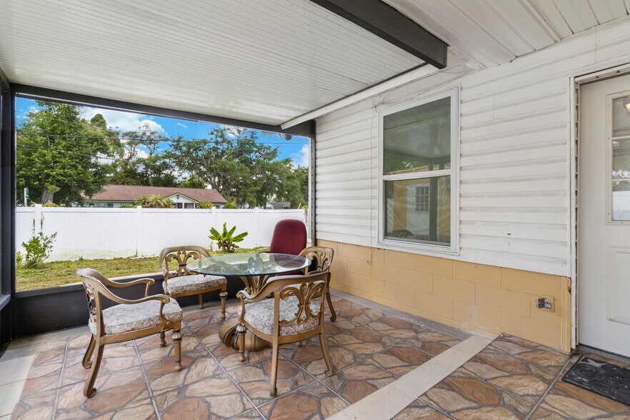 More Photos Of 613 Forest Hills Dr, Brandon Assisted Living For Lease