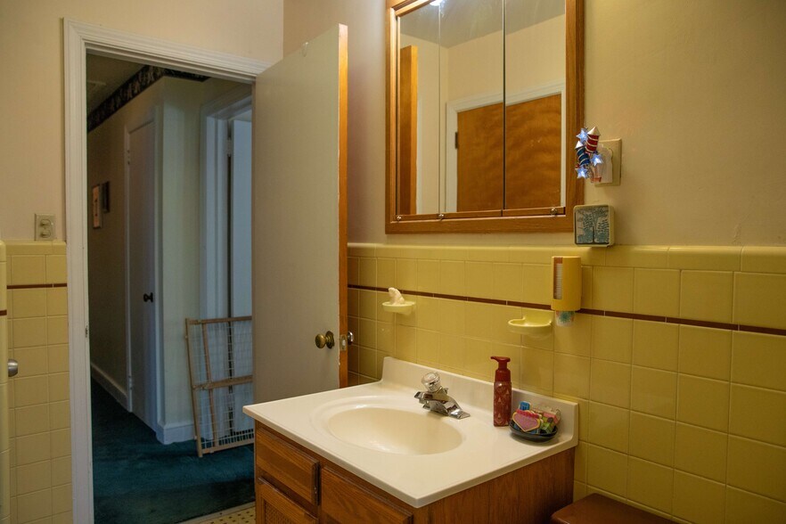 More Photos Of 719 S DuPont Blvd, Milford Flex For Sale