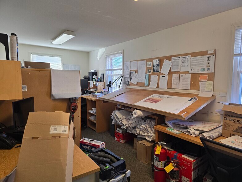 More Photos Of 228 Triangle St, Amherst Office For Sale