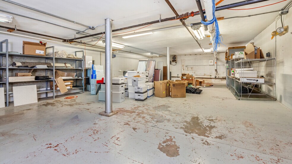 More Photos Of 1211 Ludington St, Escanaba Office For Sale