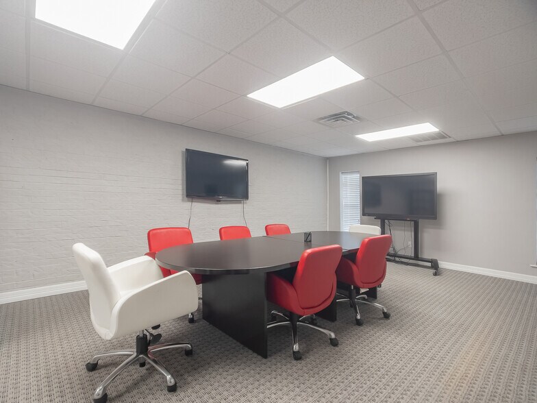 More Photos Of 6001 Nw Expressway, Oklahoma City Office For Sale