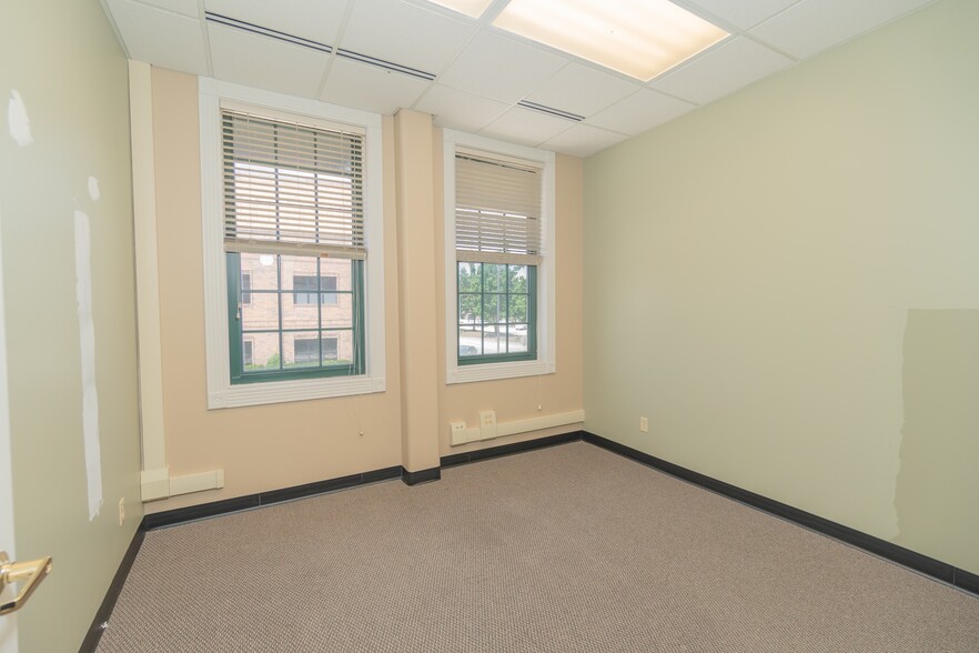 More Photos Of 2142 -2160 W Chesterfield Blvd, Springfield Storefront Retail Office For Lease
