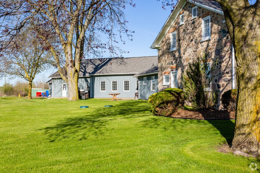 More Photos Of 250 Woolwich St, Breslau Office For Lease