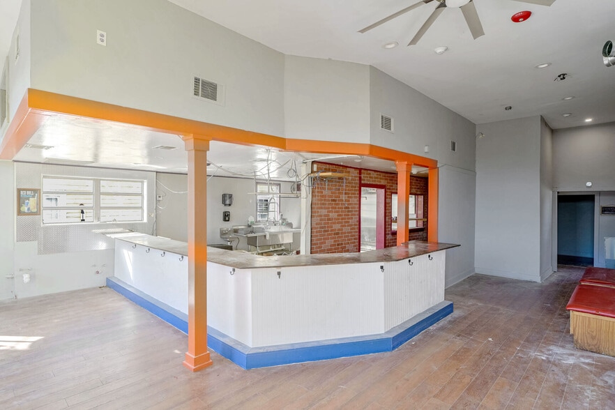 More Photos Of 608 Frenchmen St, New Orleans General Retail For Sale