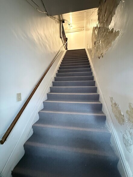 More Photos Of 431 13th St, Franklin Office For Sale