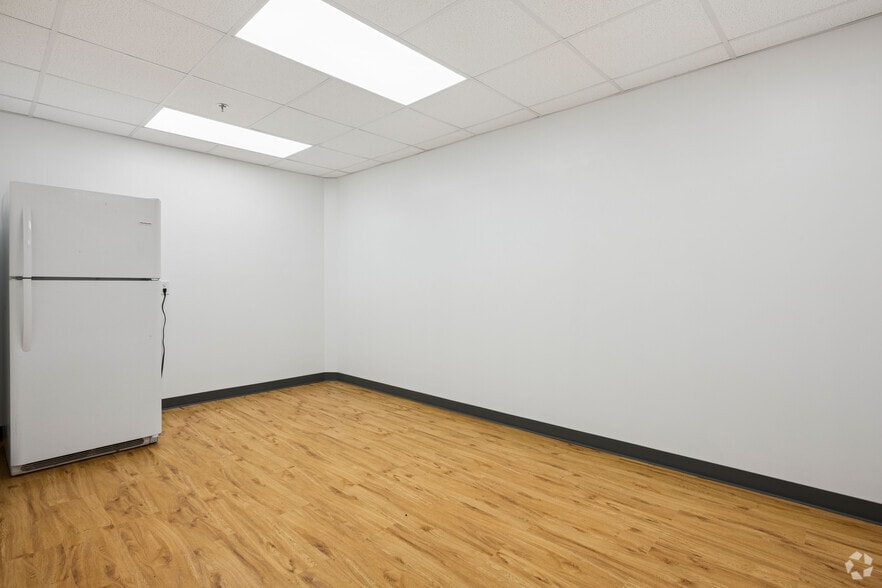 More Photos Of 114 S State St, Haw River Manufacturing For Lease