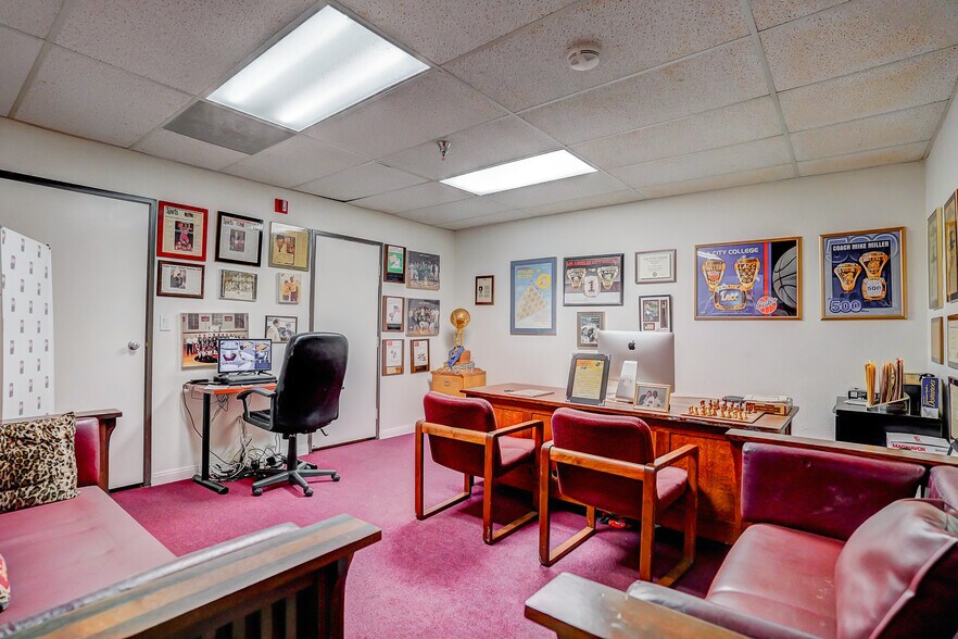 More Photos Of 950 S Central Ave, Compton Schools For Sale