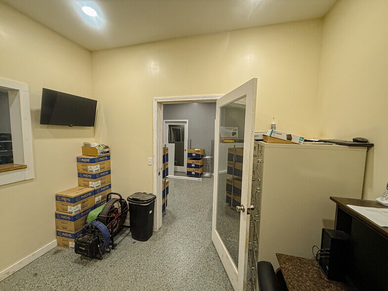 More Photos Of 5050 US-79, Paris Warehouse For Sale