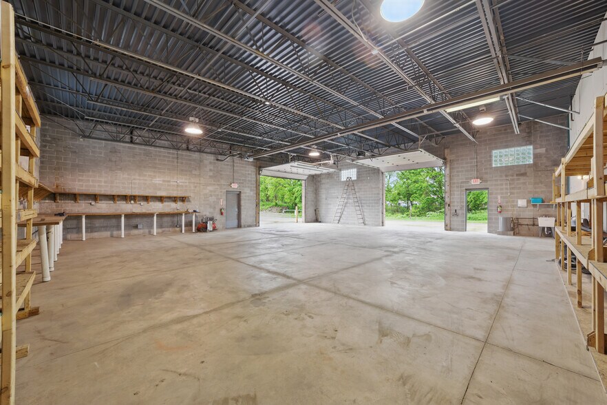 More Photos Of 9552 York Alpha Dr, North Royalton Service For Sale