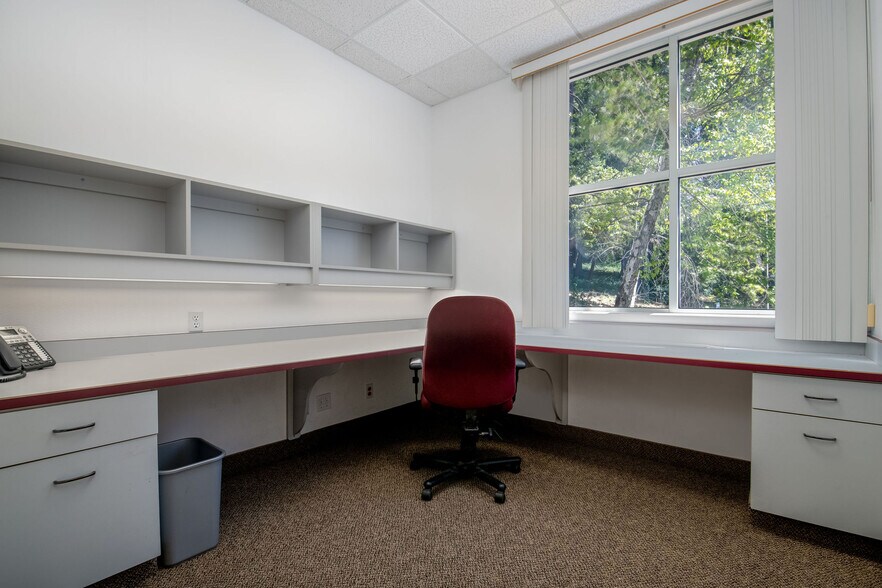 More Photos Of 350 Crown Point Cir, Grass Valley Office For Lease