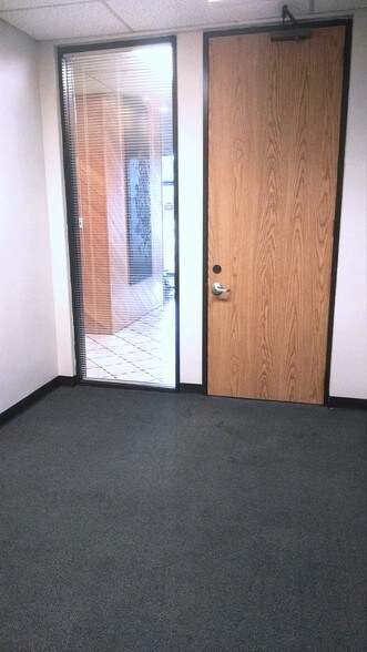 More Photos Of 6701 Pinemont Dr, Houston Office For Lease